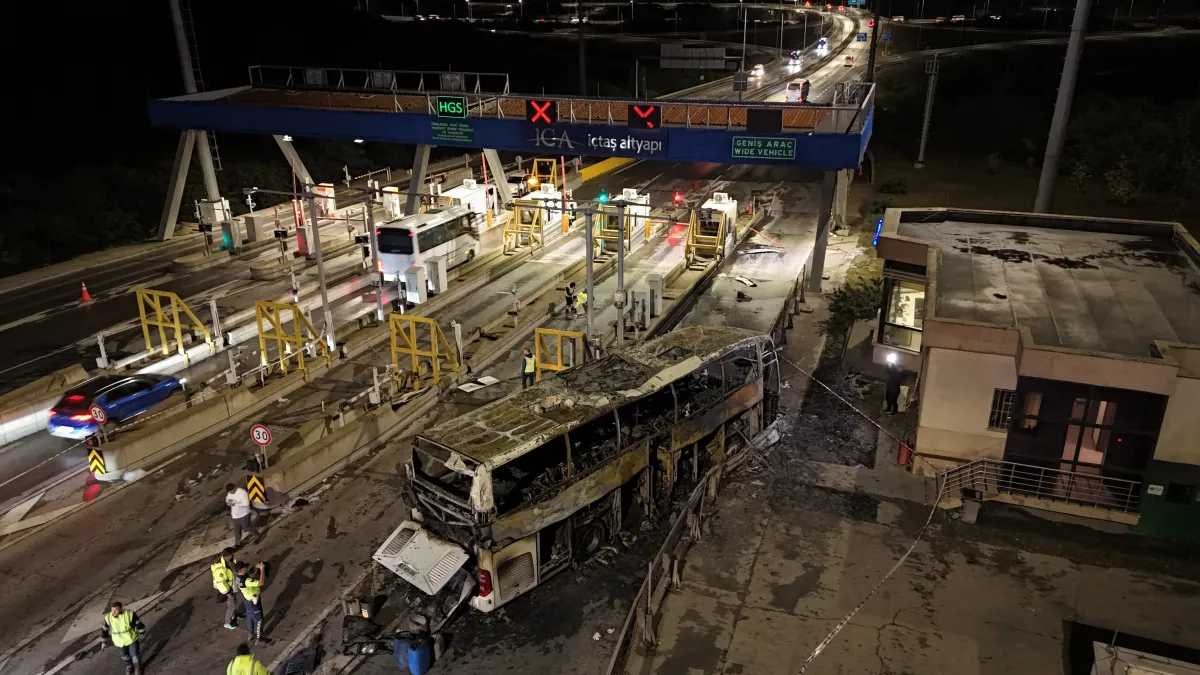 “Kuzey Marmara Otoyolu’nda Facia! Yolcu Otobüsü Alev Alev Yandı 2 Can Kaybı,8 yaralı ”