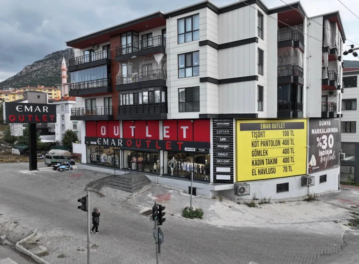 Bucak’ta “Bir Alana Bir Bedava” fırsatı! EMAR Outlet’te yazlık ürünlerde büyük kampanya