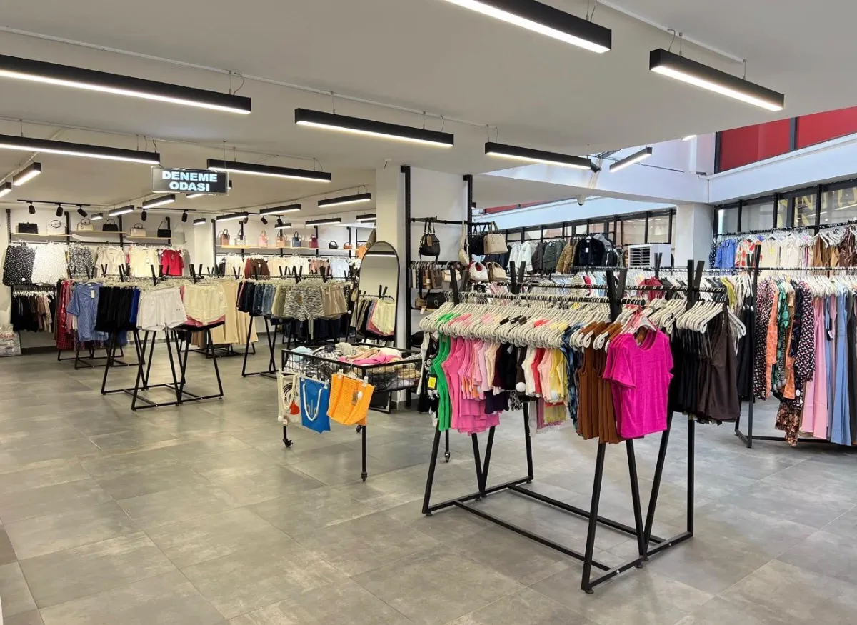 Bucak’ta “Bir Alana Bir Bedava” fırsatı! EMAR Outlet’te yazlık ürünlerde büyük kampanya