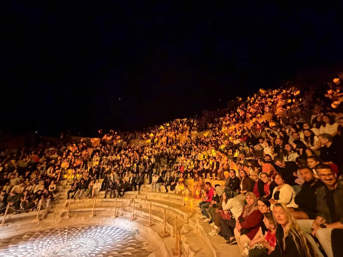 2 Bin yıllık Kibyra’da büyüleyici gece! Tarih ve müzik bir araya geldi