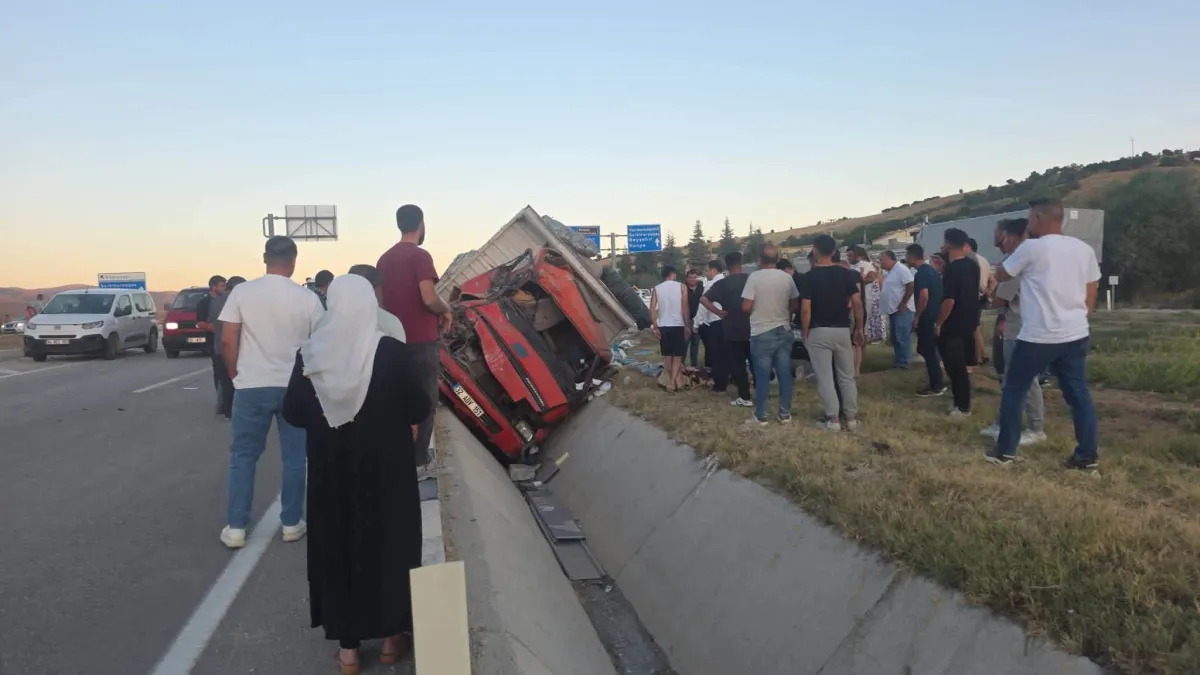 Isparta-Konya Karayolu Yalvaç Kavşakta Korkutan Kaza! LPG Tankeri ile Kamyon Çarpıştı