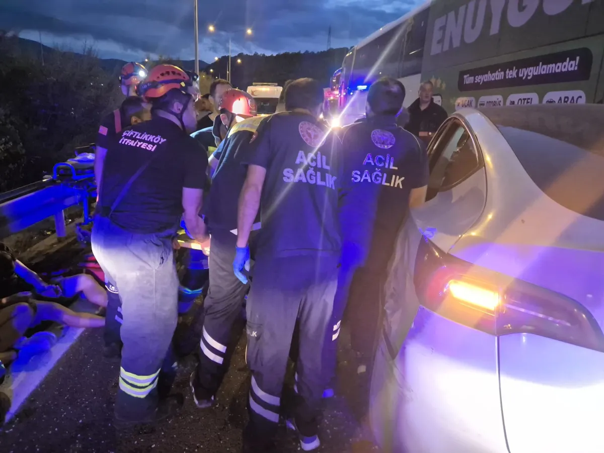 İstanbul-İzmir Otoyolu’nda Zincirleme Kaza 11 Kişi Yaralandı