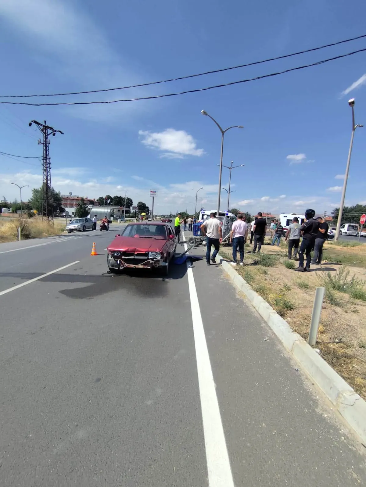 Isparta Şarkikaraağaç’ta 3 Tekerlekli Araç ile Otomobil Çarpıştı 2 Yaralı