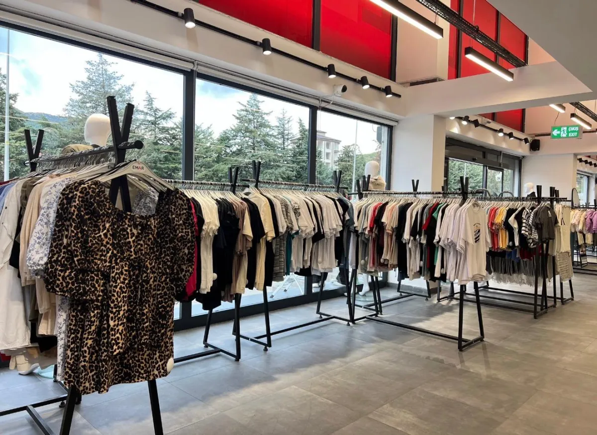 Bucak’ta “Bir Alana Bir Bedava” fırsatı! EMAR Outlet’te yazlık ürünlerde büyük kampanya