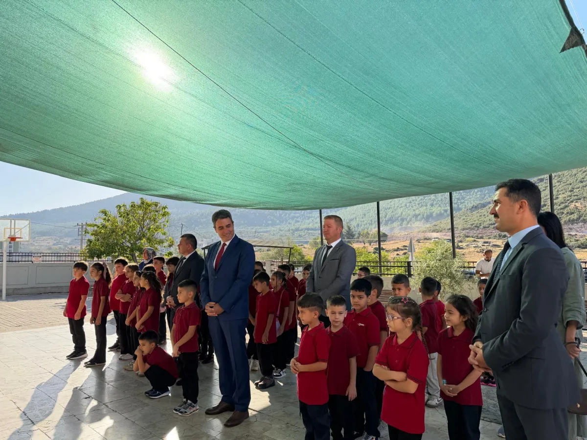 Bucak’ta ilk ders zili çaldı! 12 Bin 786 öğrenci dersbaşı yaptı
