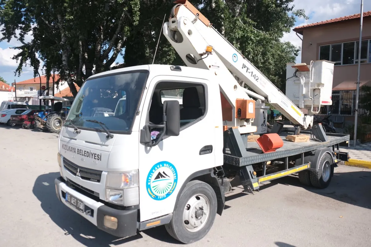 Kızılkaya Belediyesi araç filosunu güçlendirdi Yeni sepetli vinç hizmete alındı
