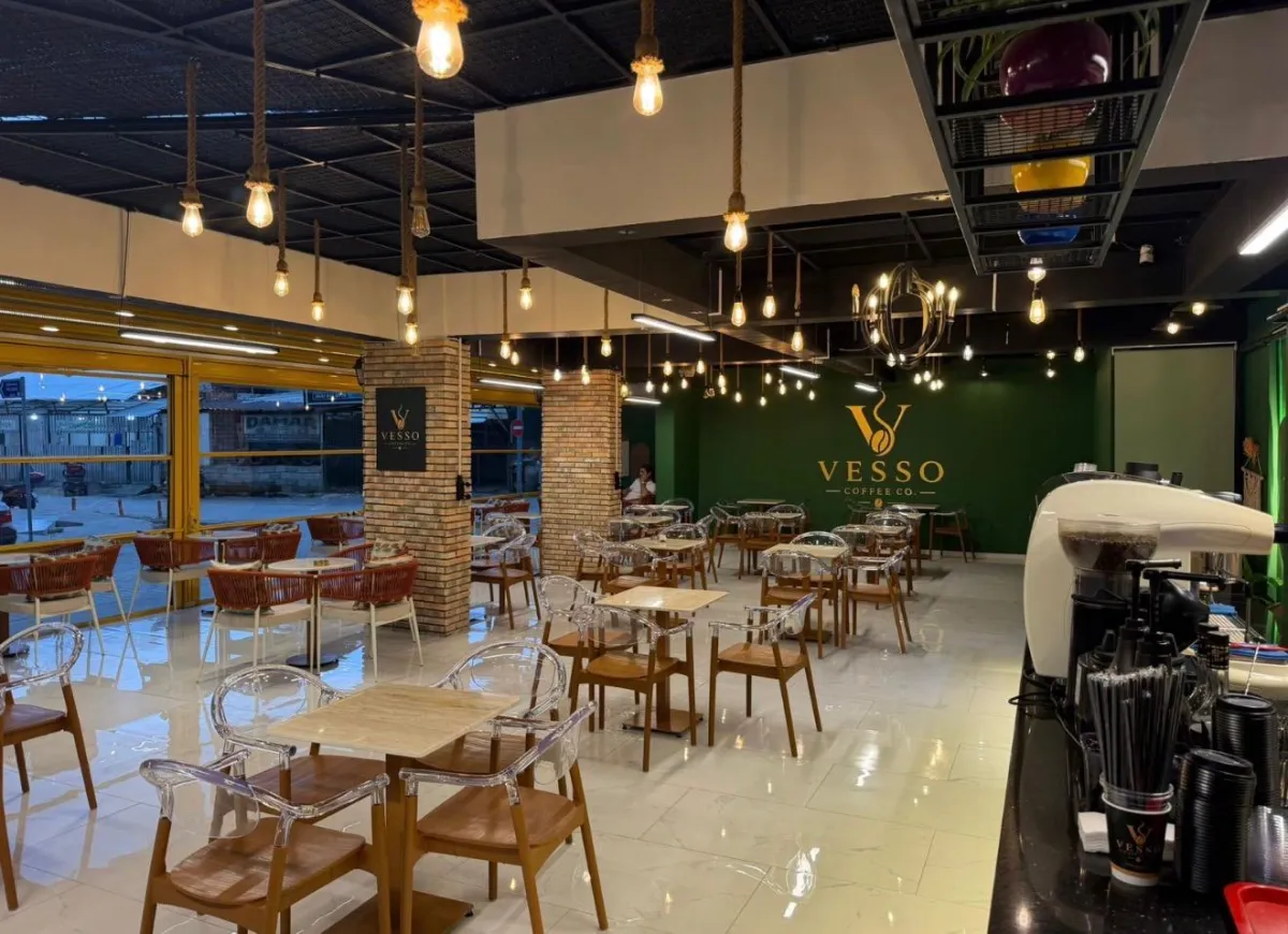 Bucak çarşısına yeni soluk Self Servis Vesso Coffee Co. açıldı