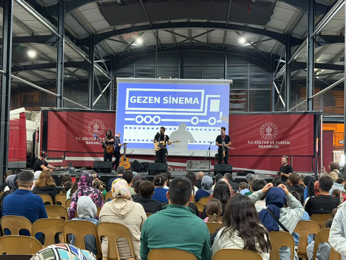 Gezen Sinema Bucak’ta vatandaşlarla buluştu
