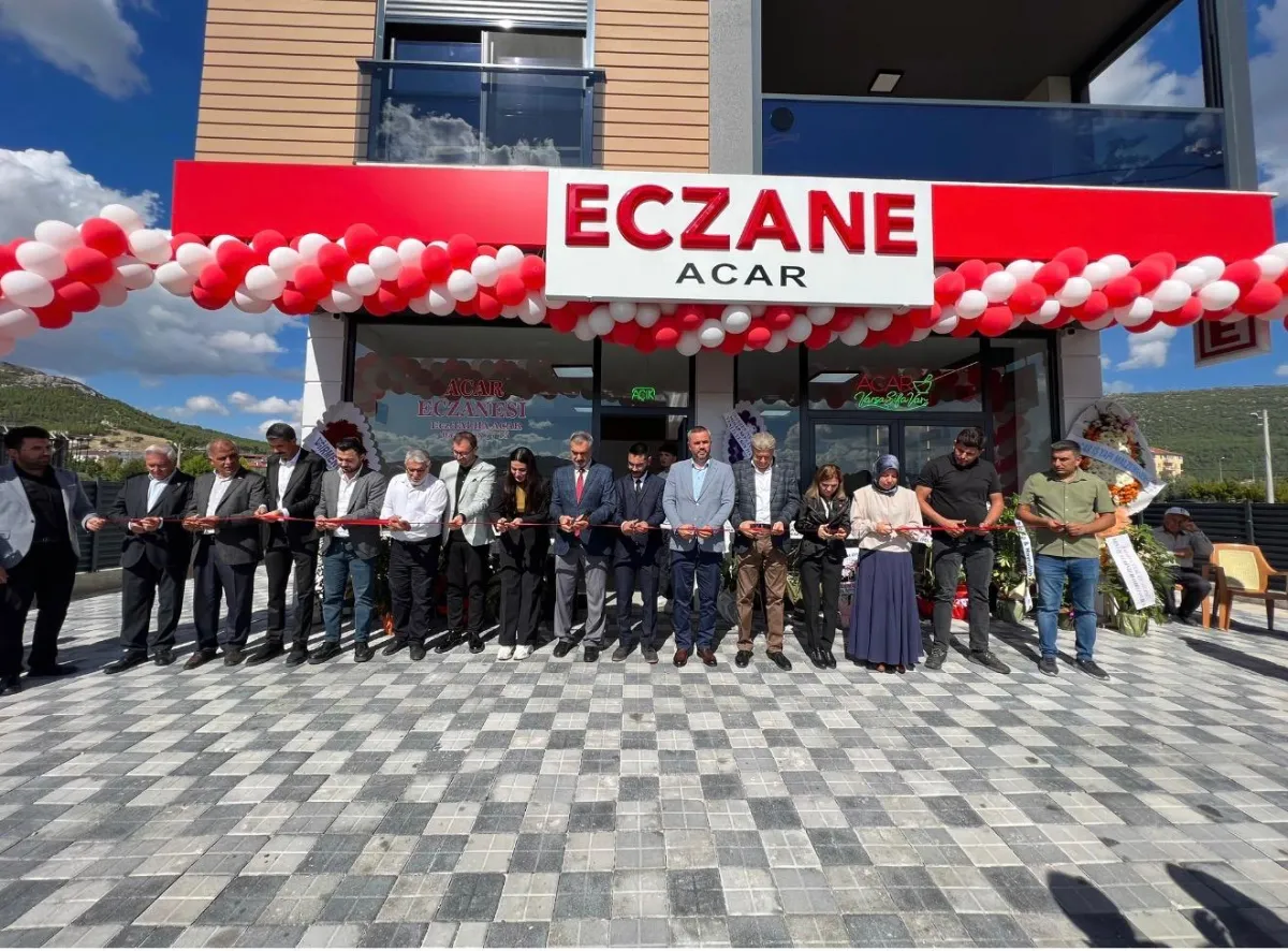 Bucak’ta Acar Eczanesi hizmete açıldı Güler yüzlü hizmet anlayışıyla kapılarını açtı