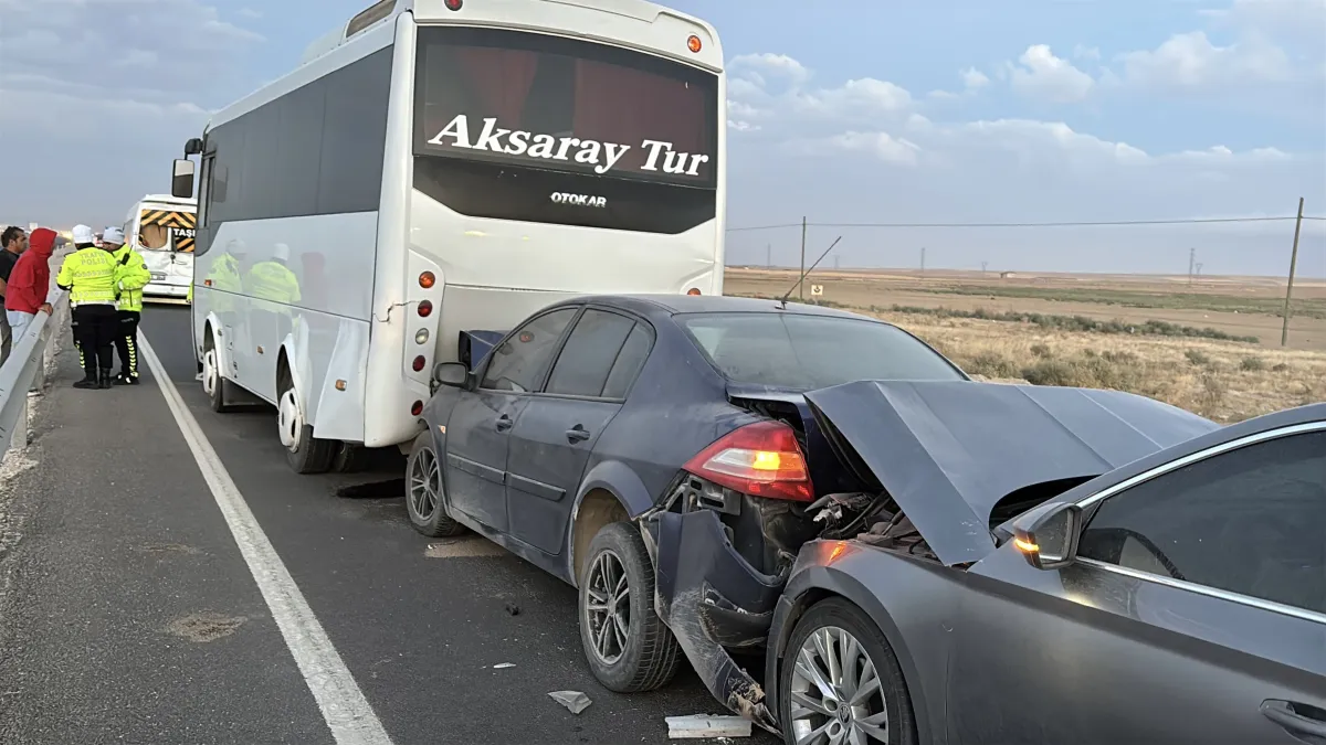 Aksaray’da Kum Fırtınası Facianın Eşiğine Getirdi 7 Araç Birbirine Girdi, 16 Yaralı