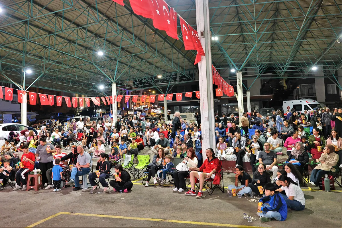 Ankara Keçiören’de Açık Hava Sinema Günleri’nde “Bizim Aile” Keyfi