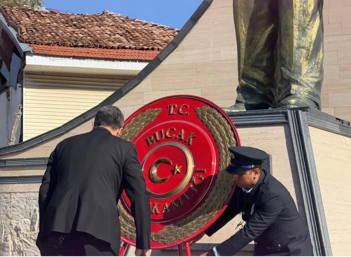 Bucak’ta Gaziler Günü’nde Atatürk Anıtı’na çelenk sunuldu