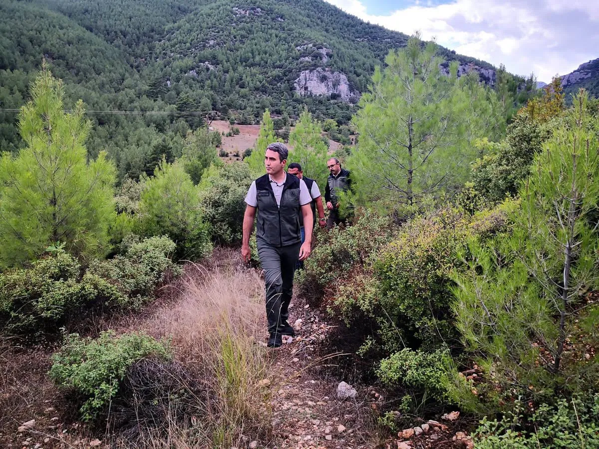 Bucak’ta dikkat çeken obruk! Kaymakam Kuruca yerinde inceledi
