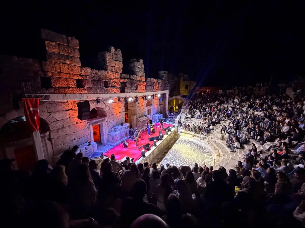 2 Bin yıllık Kibyra’da büyüleyici gece! Tarih ve müzik bir araya geldi