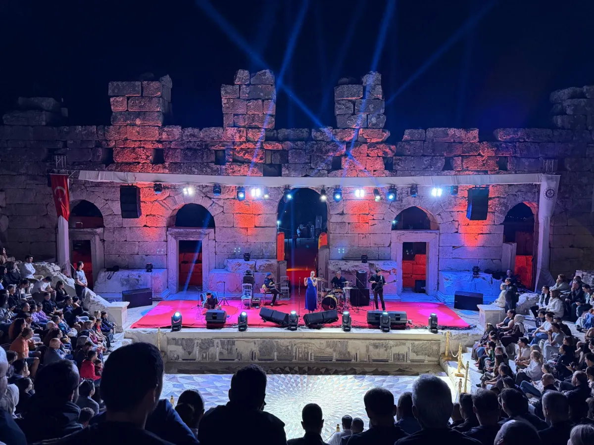 2 Bin yıllık Kibyra’da büyüleyici gece! Tarih ve müzik bir araya geldi
