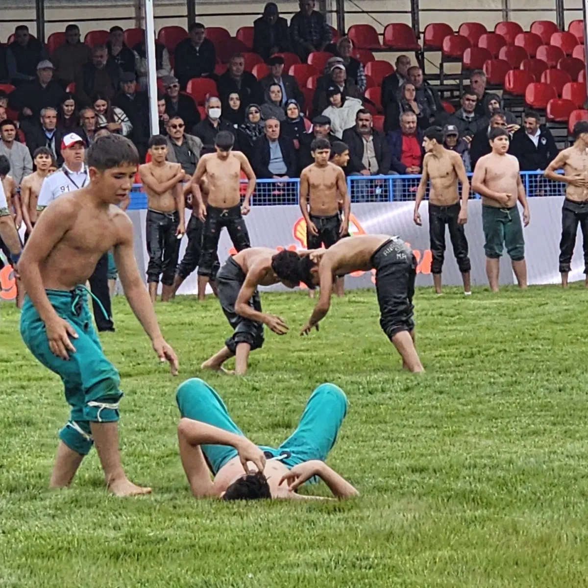 2026 Çorum Sungurlu’da Dev Final! Ali Gürbüz’ü Yenen Mehmet Yeşil Yeşil Başpehlivan Oldu