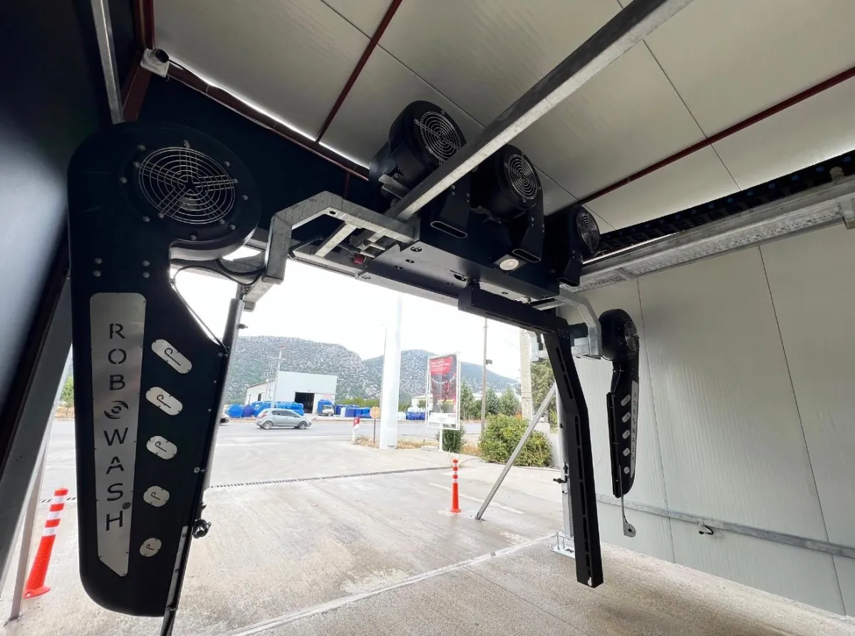 Bucak’ta bir ilk Fırçasız robotik oto yıkama hizmete girdi