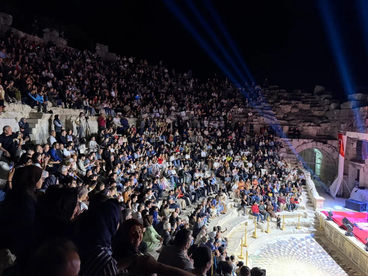 2 Bin yıllık Kibyra’da büyüleyici gece! Tarih ve müzik bir araya geldi