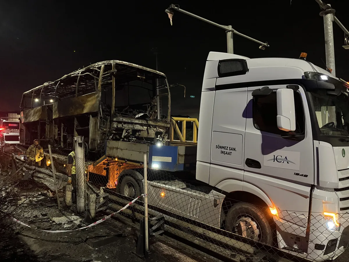 “Kuzey Marmara Otoyolu’nda Facia! Yolcu Otobüsü Alev Alev Yandı 2 Can Kaybı,8 yaralı ”