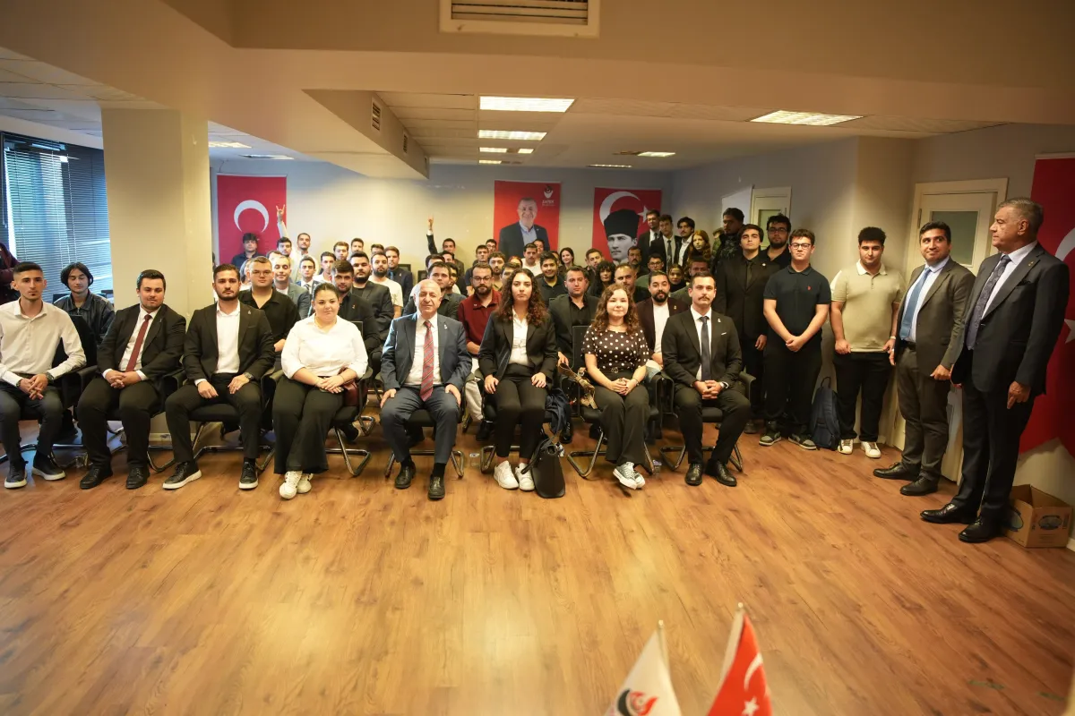 Özdağ İstanbul’da Gençler ve Kadınlarla Bir Araya Geldi