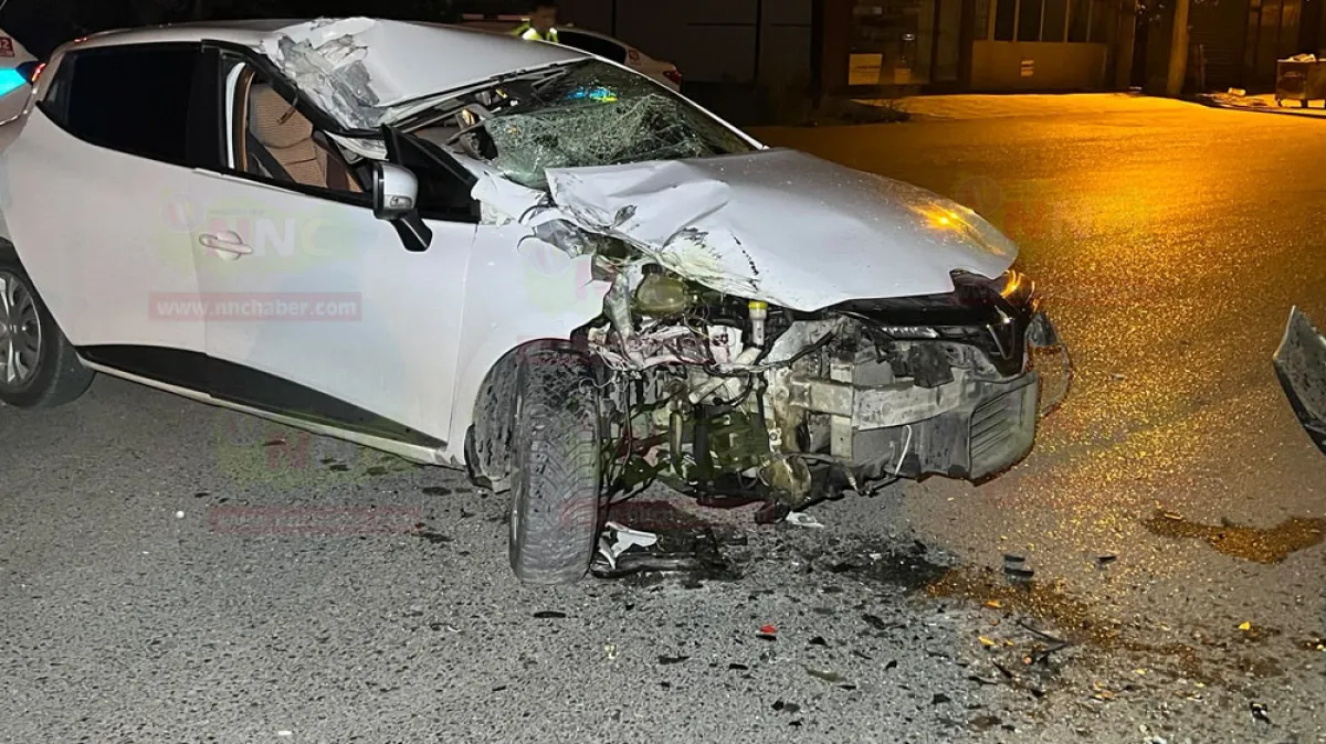 Bucak’ta otomobil park halindeki kamyona çarptı 1 Yaralı