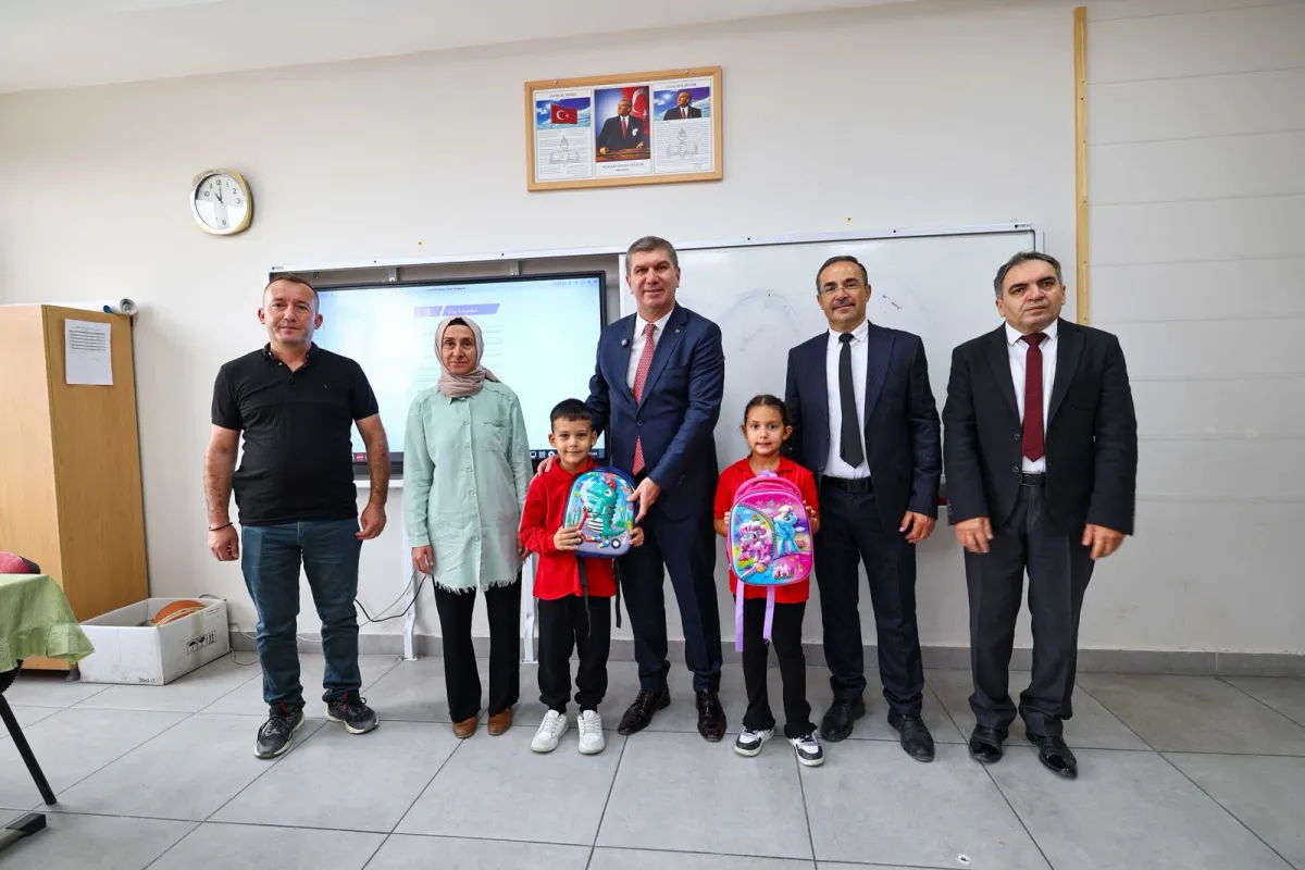 Burdur’da okula ilk adımda büyük destek 1150 Çocuğa kırtasiye seti
