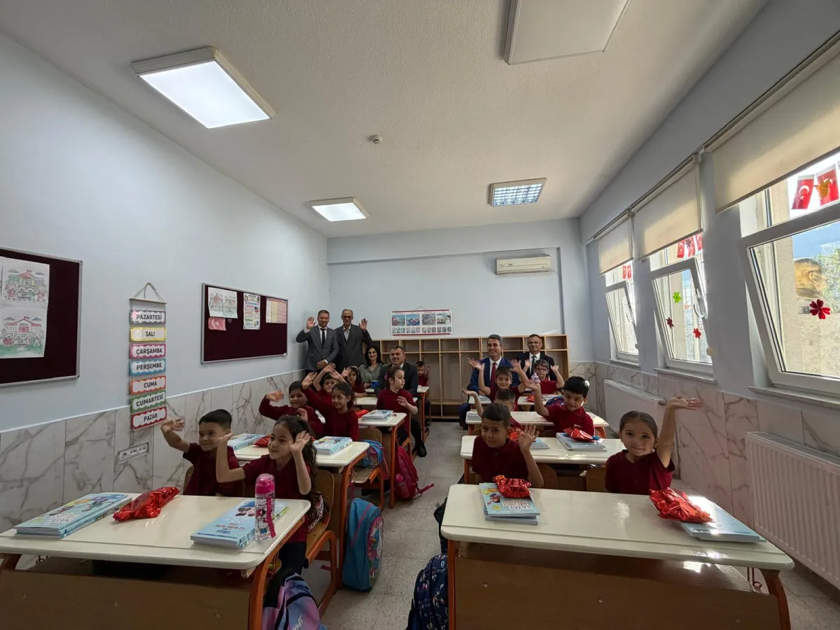 Bucak’ta ilk ders zili çaldı! 12 Bin 786 öğrenci dersbaşı yaptı