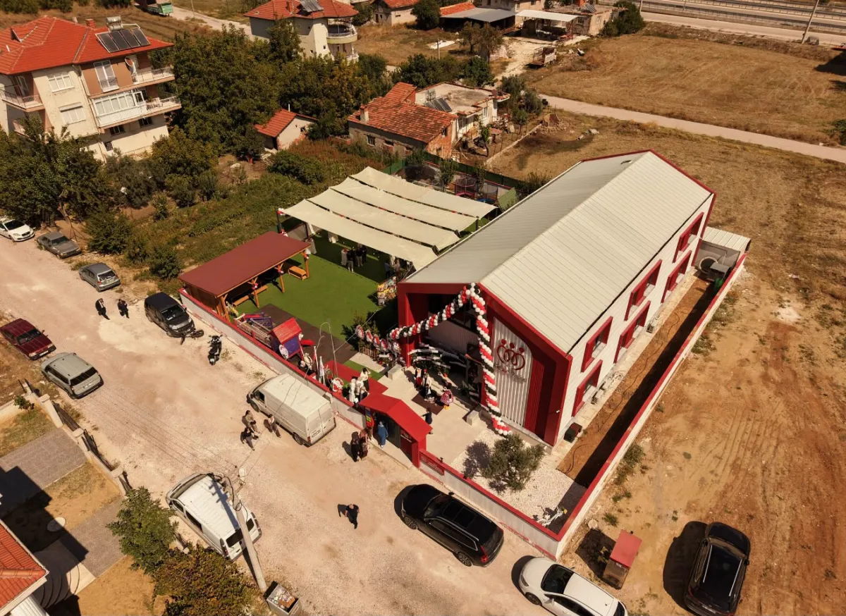 Kırmızı Bağcık Anaokulu, Yeni Eğitim Yuvasında Çocukların Dünyasına Renk Katıyor