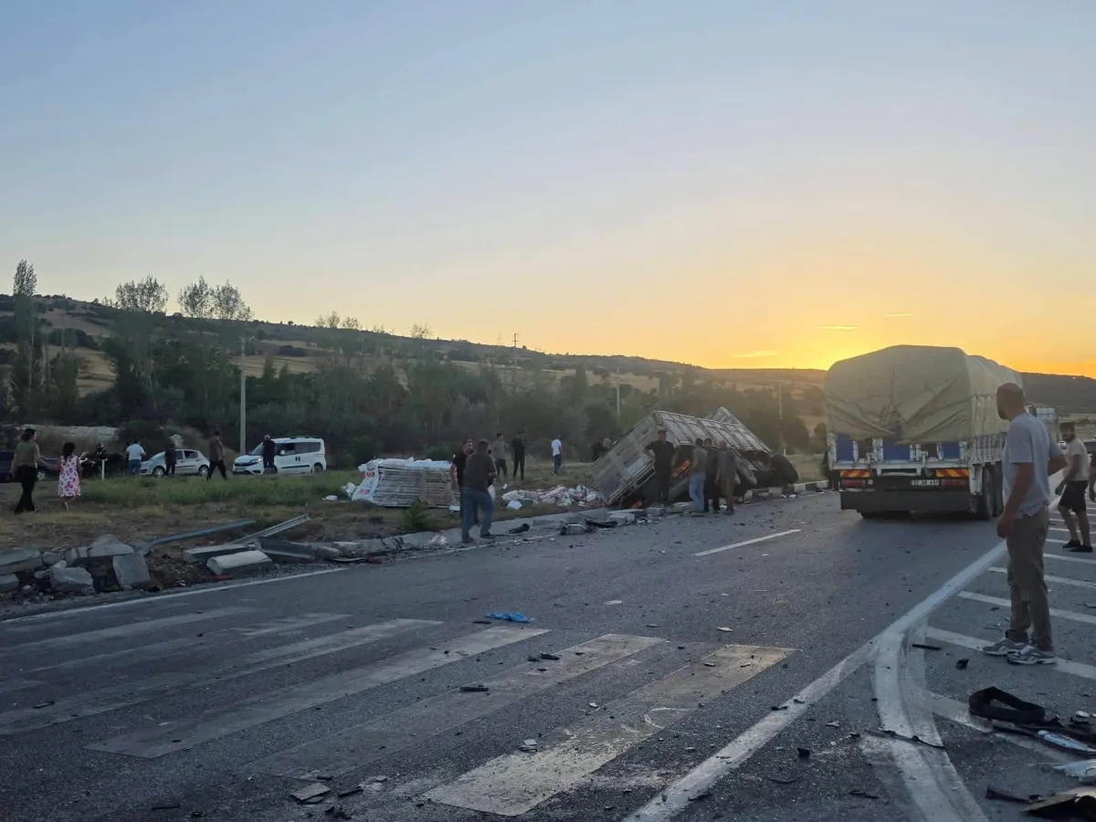 Isparta-Konya Karayolu Yalvaç Kavşakta Korkutan Kaza! LPG Tankeri ile Kamyon Çarpıştı
