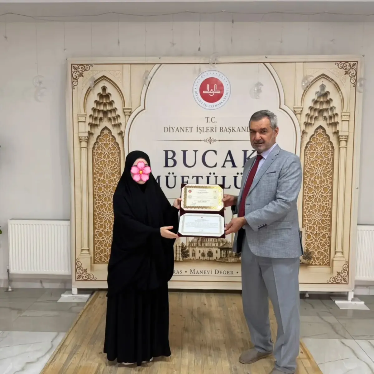 Bucak’ta Gururlandıran Başarı! Hafızlık Belgelerini Aldılar