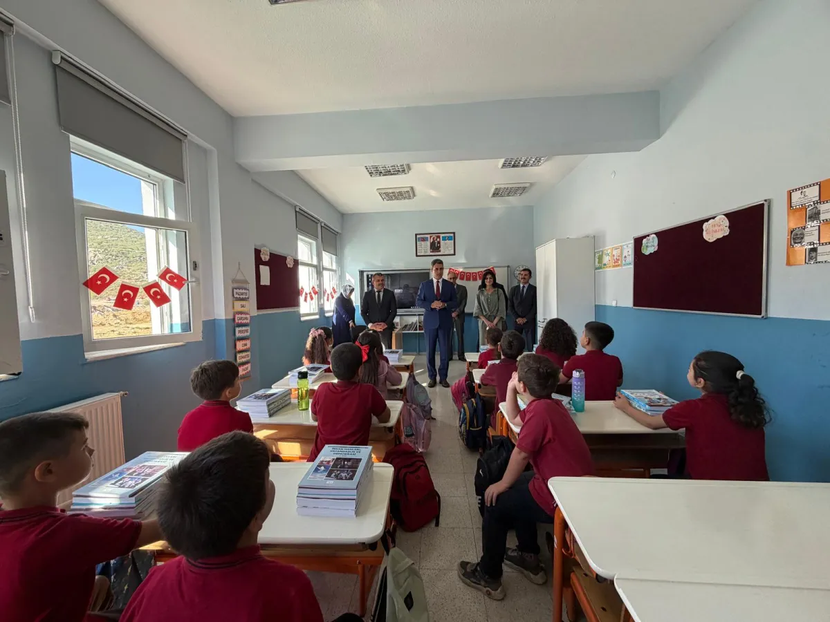 Bucak’ta ilk ders zili çaldı! 12 Bin 786 öğrenci dersbaşı yaptı