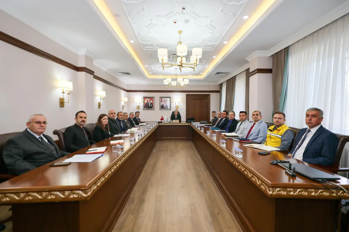 Burdur’da iki önemli toplantı Yatırımlar ve sosyal yardımlar masaya yatırıldı