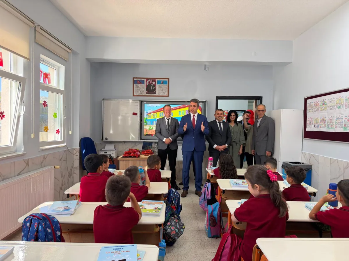 Bucak’ta ilk ders zili çaldı! 12 Bin 786 öğrenci dersbaşı yaptı