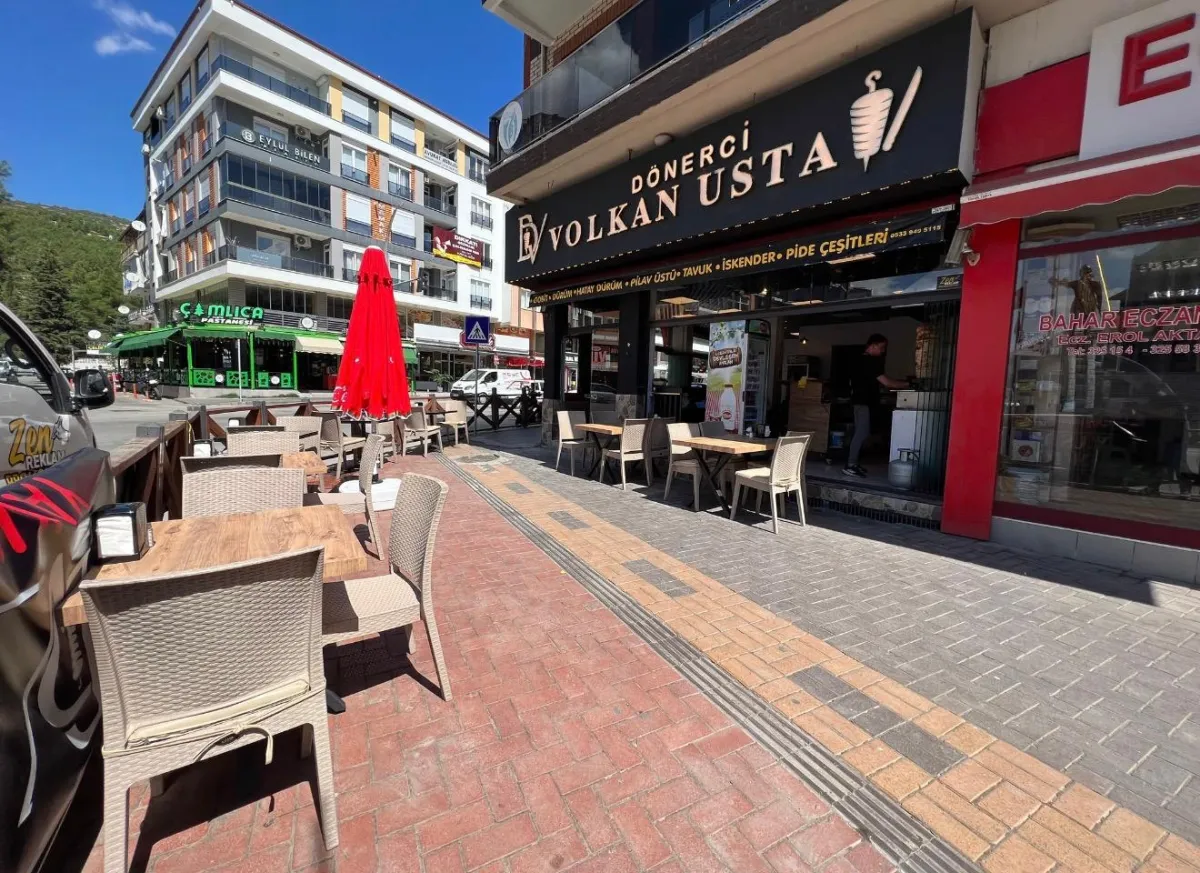 Bucak’ta döner severlere kaçırılmayacak açılış kampanyası! 1 Alana 1 bedava