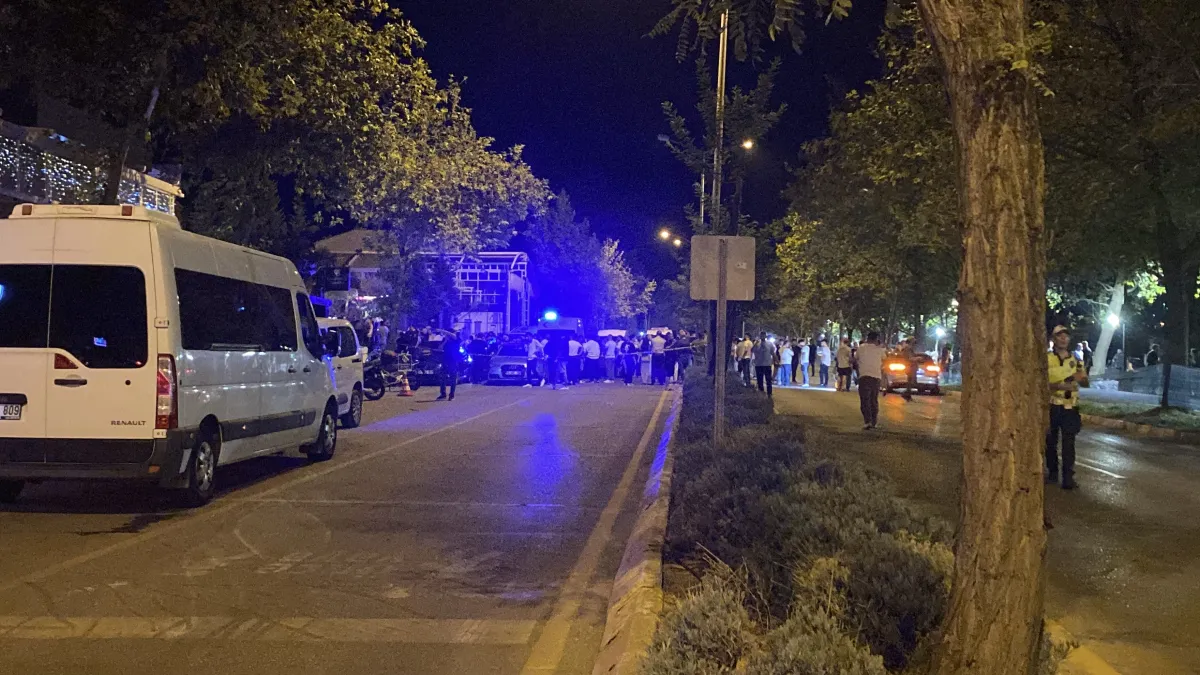 Denizli’de Kafeye Silahlı Saldırı: 2 Kişi Öldü, 4 Kişi Yaralandı