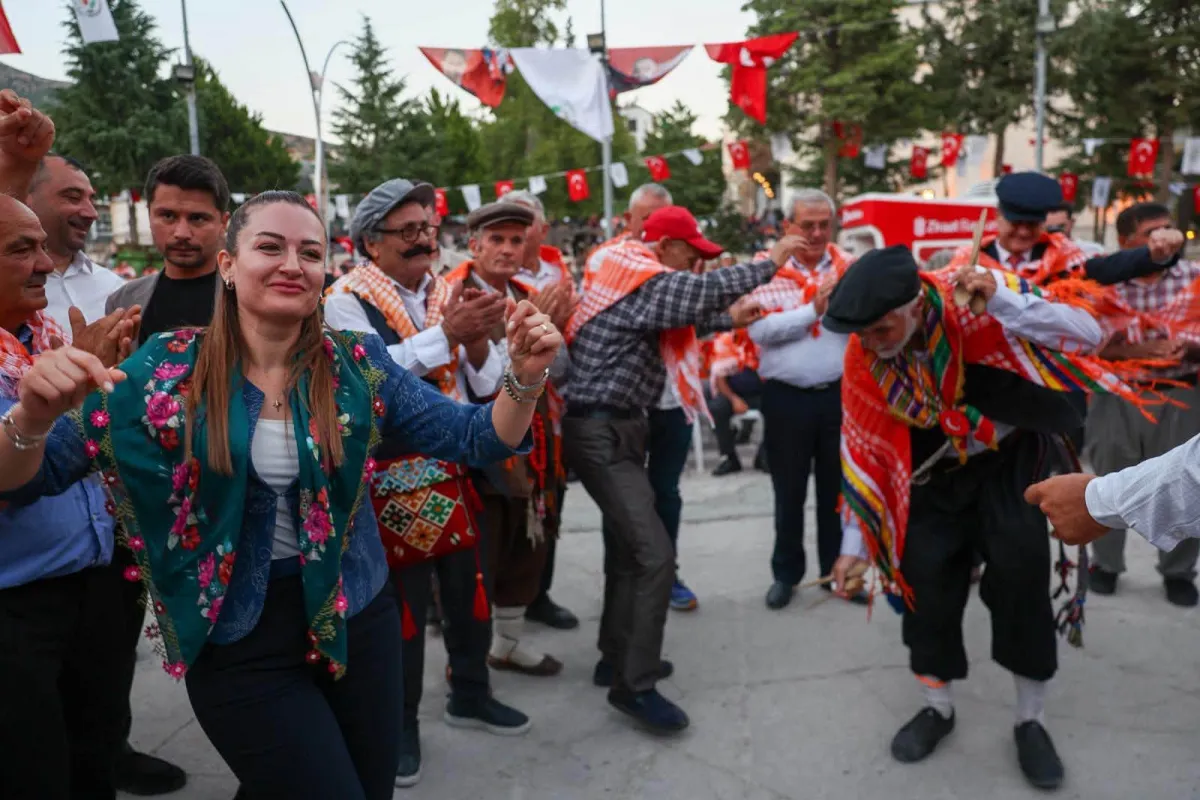 Canlı İzle ! 2026 Elmalı’da 64 Başpehlivan Er Meydanında Başpehlivan Kim Olacak?