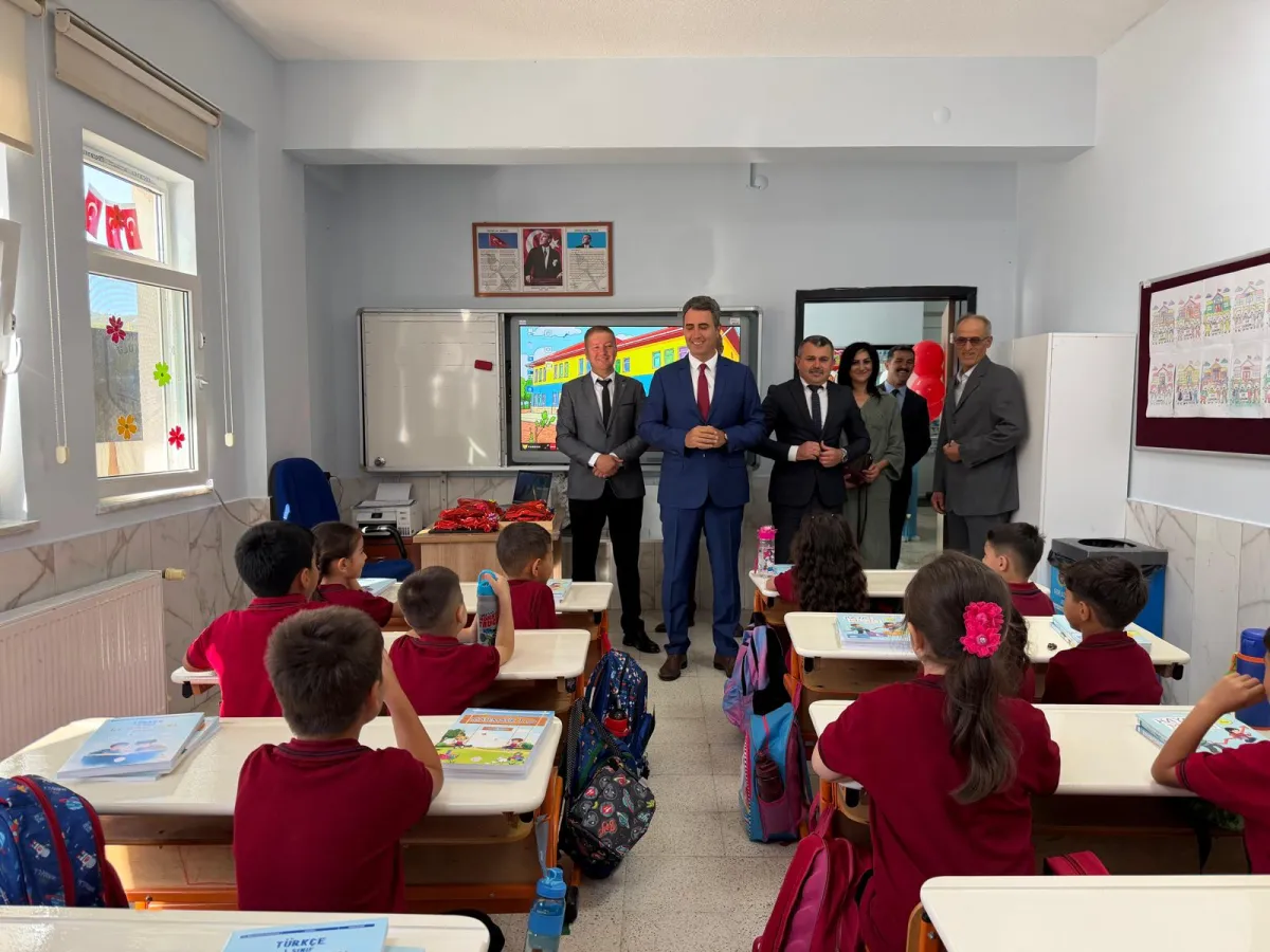 Bucak’ta ilk ders zili çaldı! 12 Bin 786 öğrenci dersbaşı yaptı