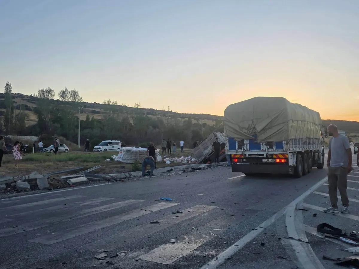 Isparta-Konya Karayolu Yalvaç Kavşakta Korkutan Kaza! LPG Tankeri ile Kamyon Çarpıştı