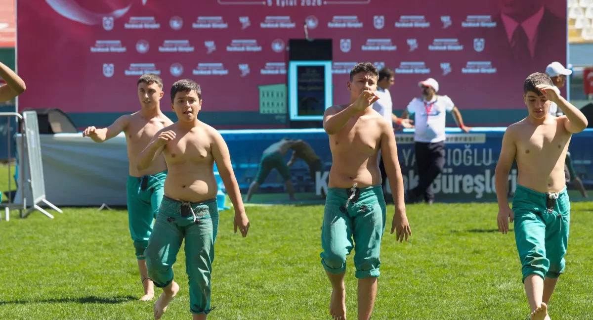 Uluslararası Karakucak Güreşleri Sivas’ta Nefes Kesti: 400 Sporcu Mücadele Ediyor