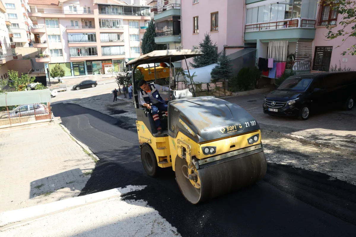 Ankara Mamak’ta Asfalt Ve Yol Bakım Çalışmaları İlçe Genelinde Sürüyor