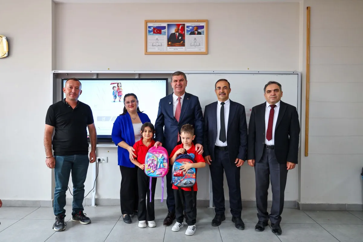 Burdur’da okula ilk adımda büyük destek 1150 Çocuğa kırtasiye seti