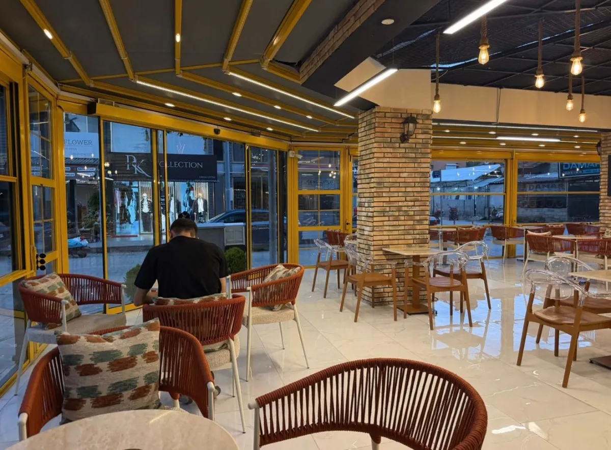 Bucak çarşısına yeni soluk Self Servis Vesso Coffee Co. açıldı