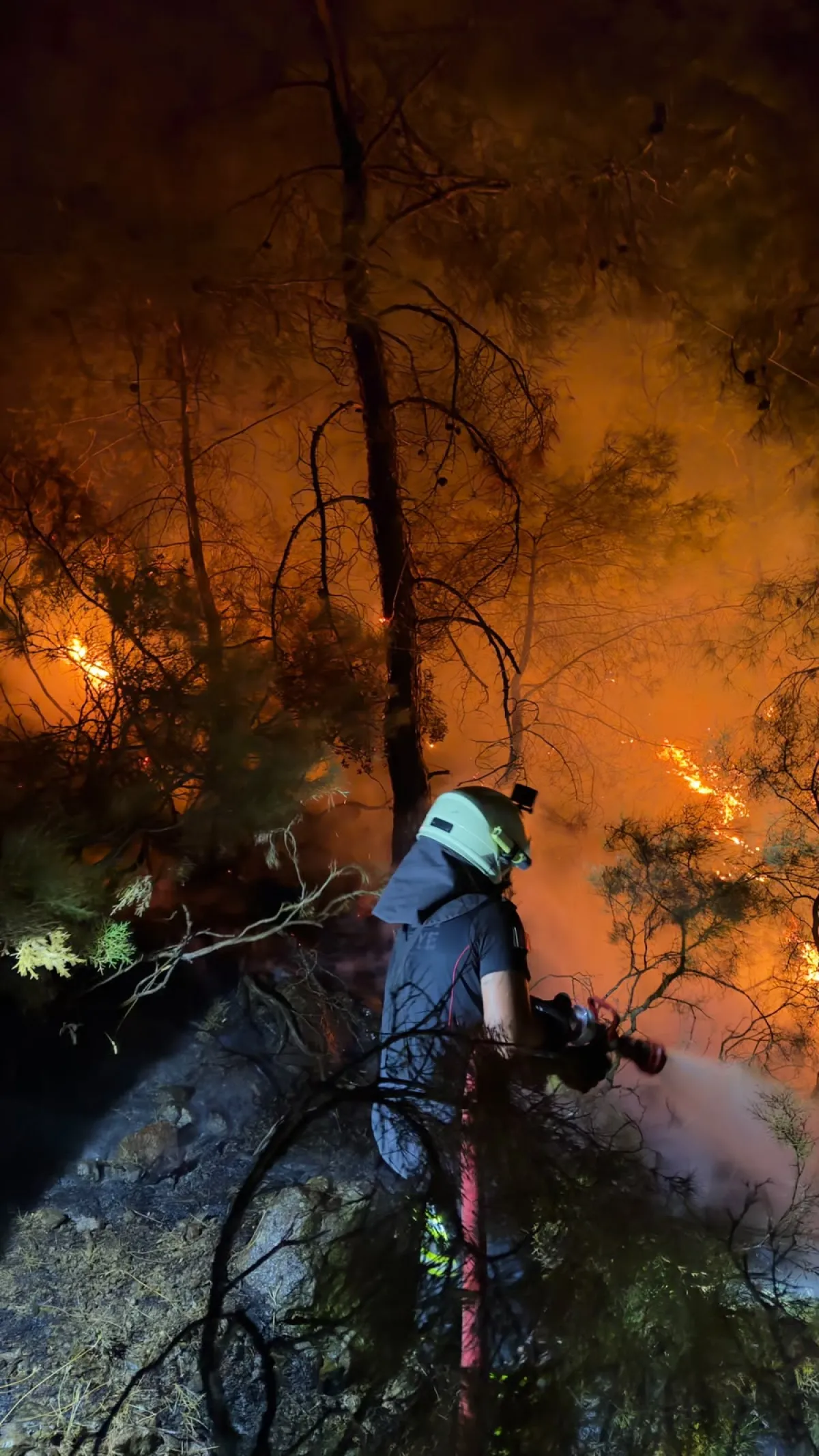 Bucak İtfaiyesi Kumluca’daki Orman Yangınına Gece Boyunca Müdahale Etti