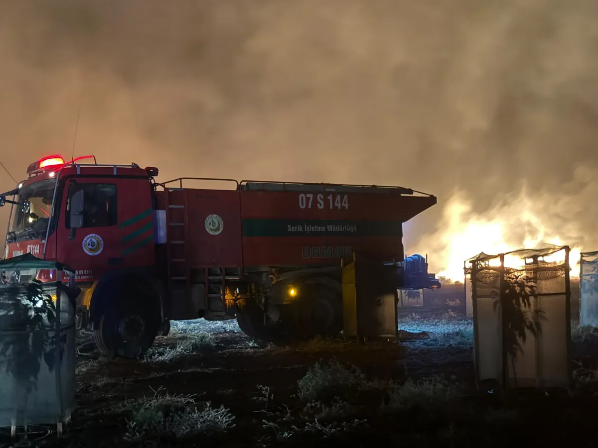 Antalya Serik’te yangın: 2 ev kullanılamaz hale geldi