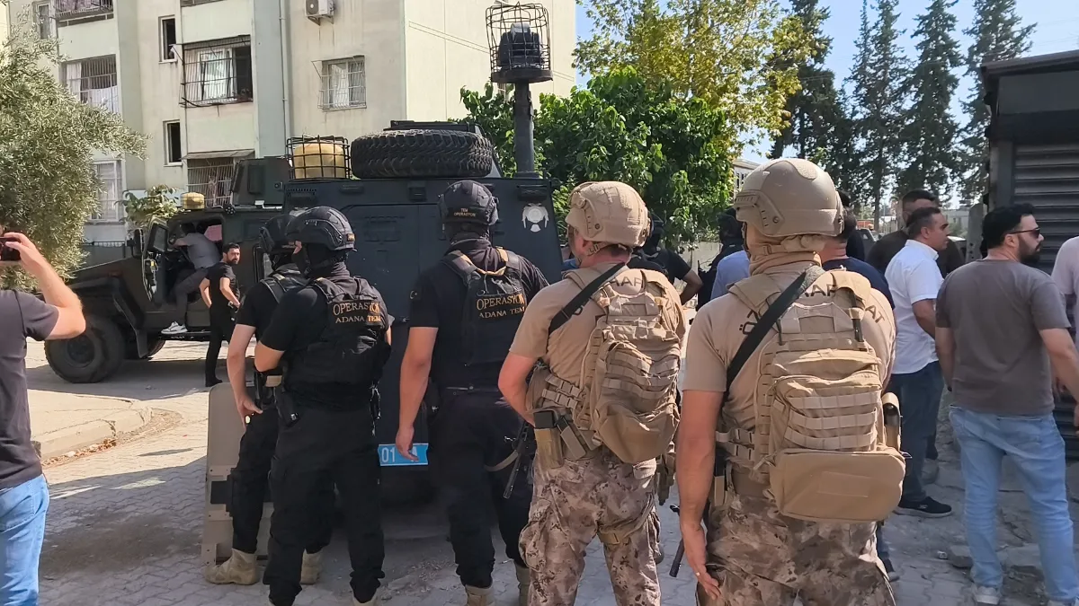 Adana’da el bombalı şüpheli alarmı! Özel harekat bölgede