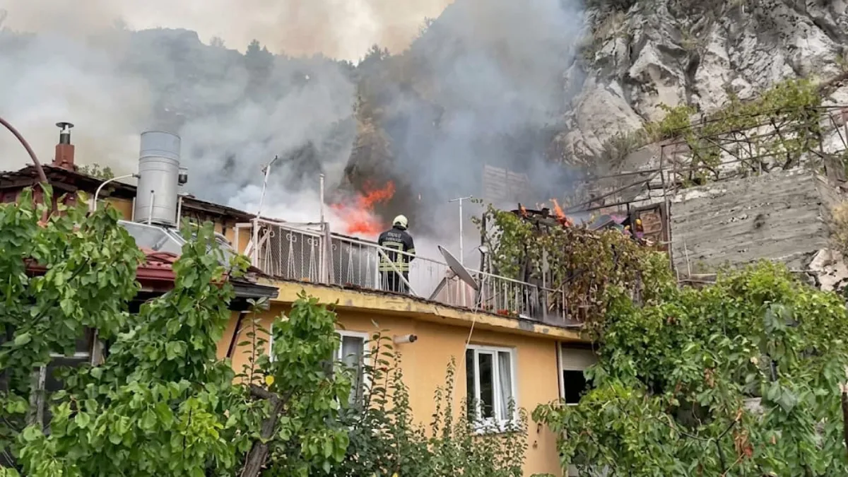 Amasya’da pekmez yapmak için yakılan ocak evi yaktı