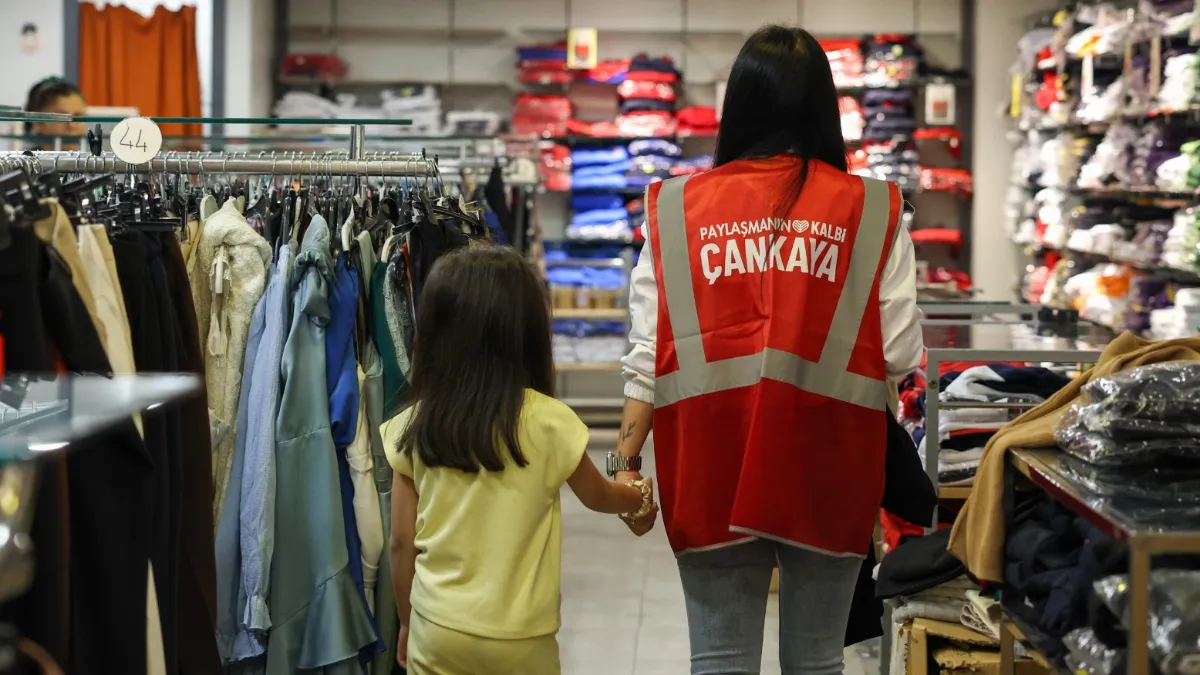 Ankara Çankaya Belediyesi’nden 600 Öğrenciye Okul Forması Desteği