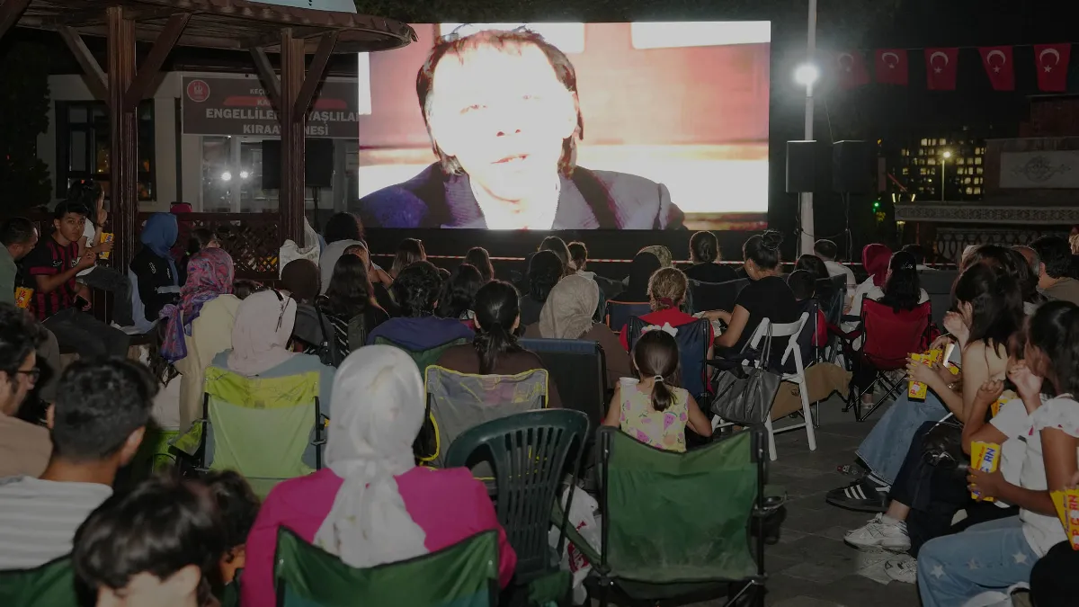 Ankara Keçiörenliler “Hababam Sınıfı Tatilde” Filmiyle Açık Havada Nostalji Yaşadı