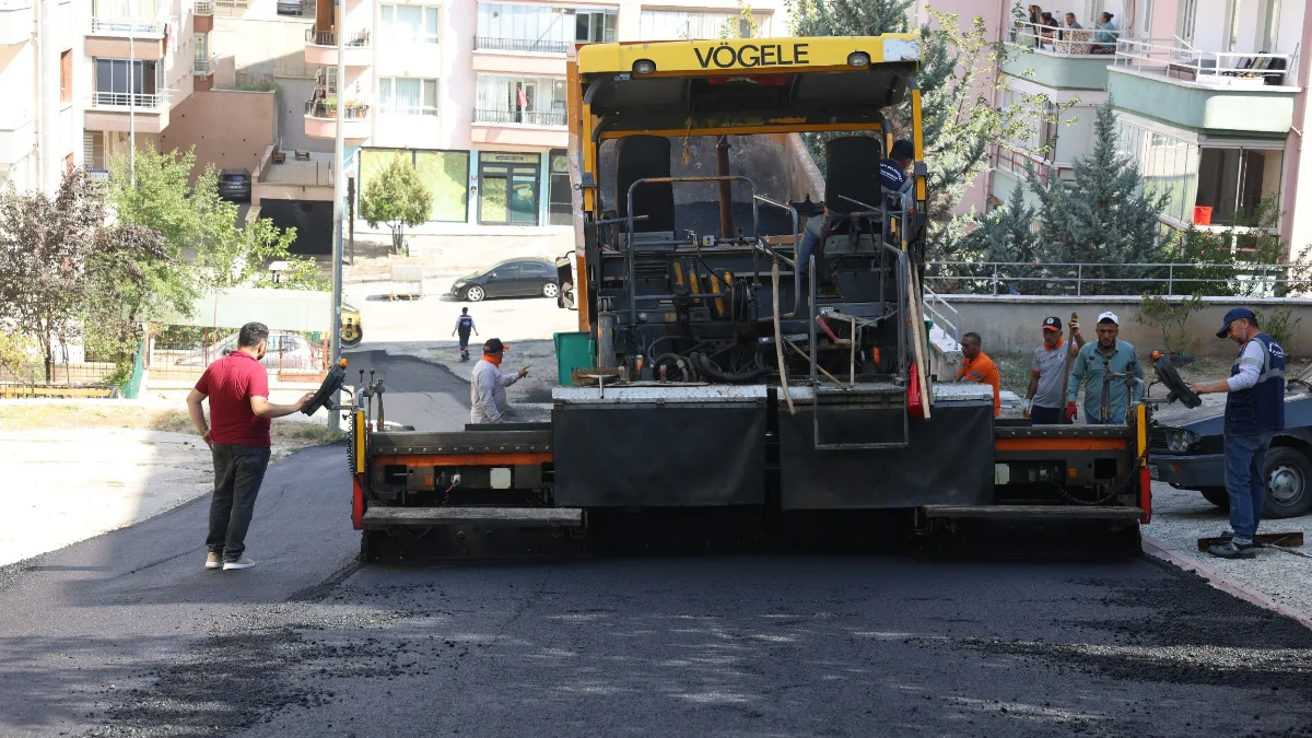 Ankara Mamak’ta Asfalt Ve Yol Bakım Çalışmaları İlçe Genelinde Sürüyor