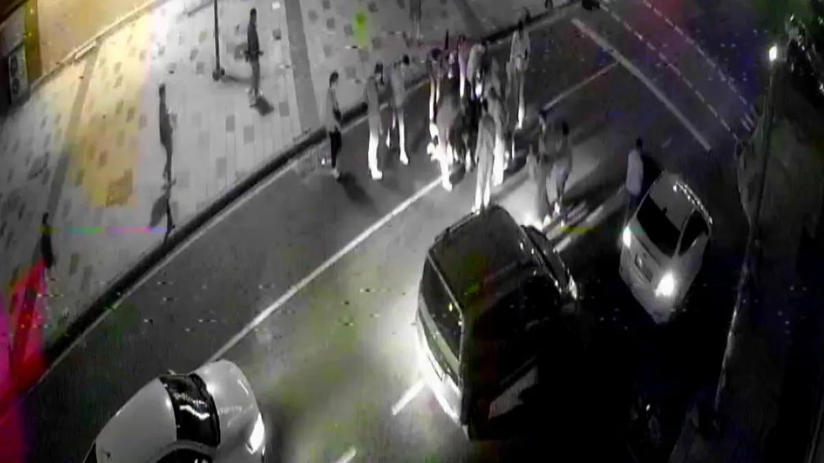 Arnavutköy’de gece yarısı kaza! Motosikletteki 2 kişi yaralandı